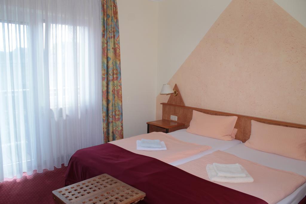 Garni Zum Adler Hotel Gensingen Værelse billede