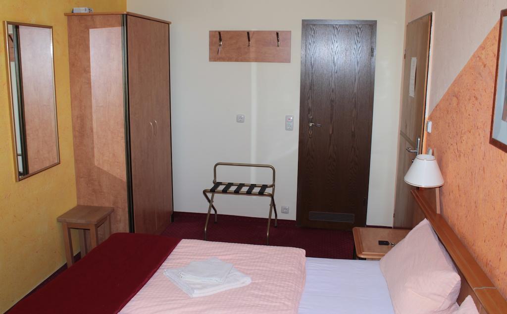 Garni Zum Adler Hotel Gensingen Værelse billede