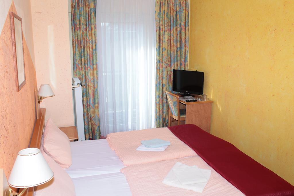 Garni Zum Adler Hotel Gensingen Værelse billede